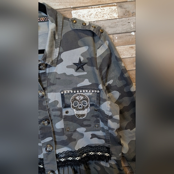 Upcycled Knox Rose Green/Gray Camo Jacket W Embellishments And Angel Wings - Picture 5 of 16